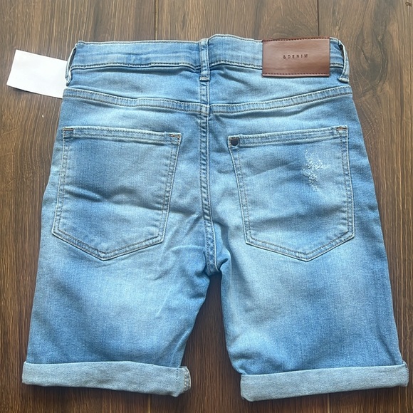 Boys boys H&M distressed denim shorts - Picture 2 of 3